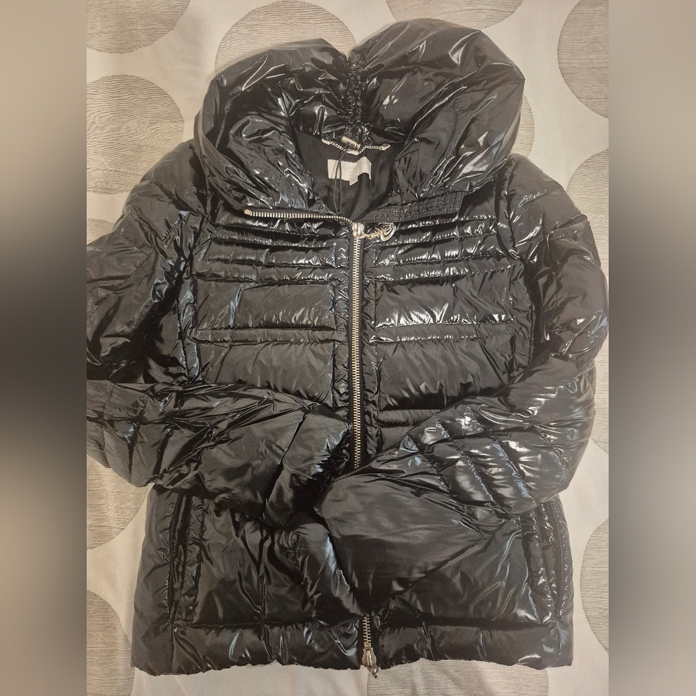 Escada Elegant Black Puffer Jacket